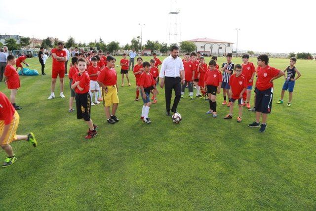 Başkan Arı, altyapı seçmenlerinde geleceğin yıldız adaylarıyla buluştu