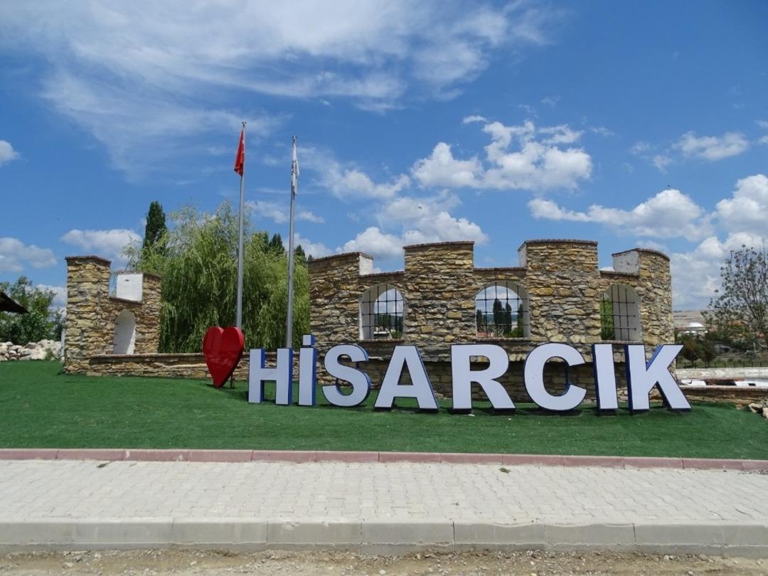 Hisarcık&rsquo;ta tamamı atık malzemelerden yapılan park hizmete a&ccedil;ıldı