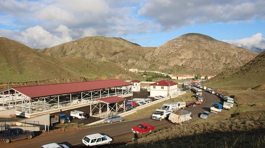 Oltu kapalı hayvan pazarına kavuştu