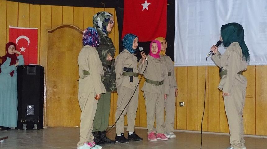 Yaz Kur’an Kursu kız öğrencilerinden 15 Temmuz Programı