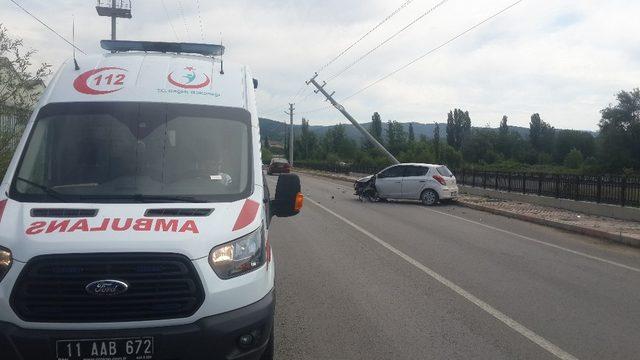 Elektrik direğine çarpmasa dereye uçacaktı