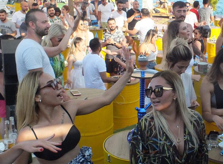  Mersin'de plajlar doldu taştı   G4