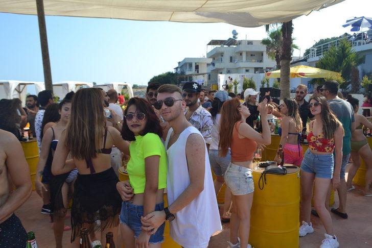  Mersin'de plajlar doldu taştı   G5