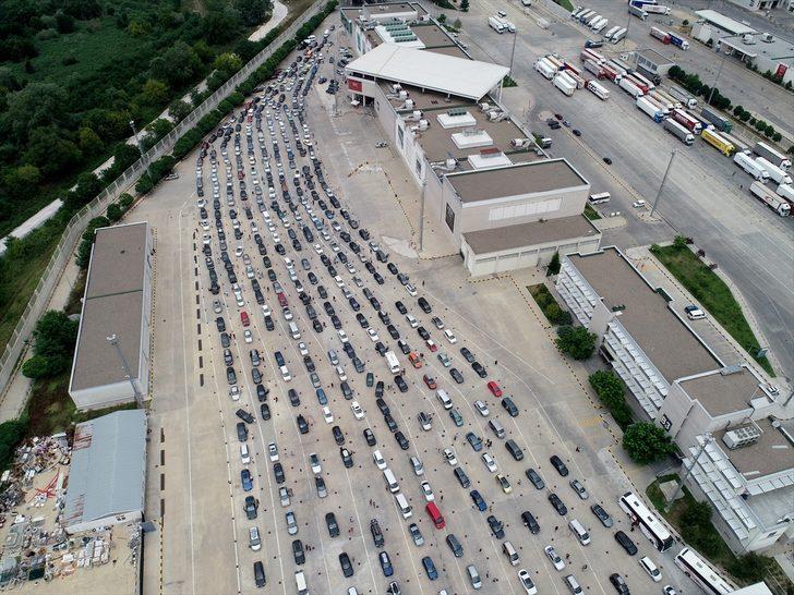 Kapıkule'de gurbetçiler uzun araç kuyruğu oluşturdu G1