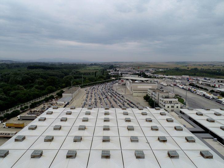 Kapıkule'de gurbetçiler uzun araç kuyruğu oluşturdu G4