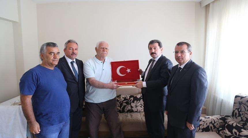 Vali Orhan Tavlı, şehit Hasan Kaya’nın ailesini ziyaret etti