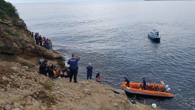 30 metreden kayalıklara düşerek, ağır yaralandı