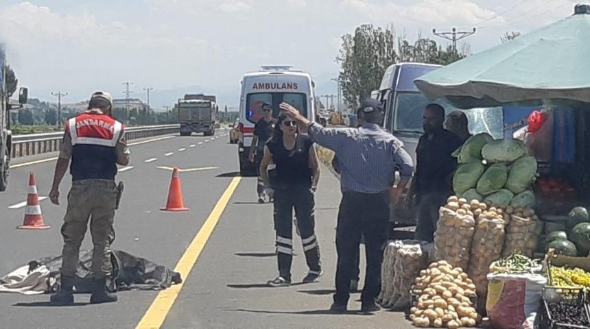Pasinler&rsquo;de trafik Kazası: 1 &ouml;l&uuml;