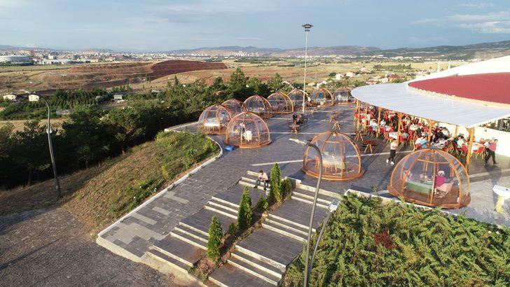 Soğuktan üşüyen müşterilerine polar vermek yerine fanusa sokuyor G1