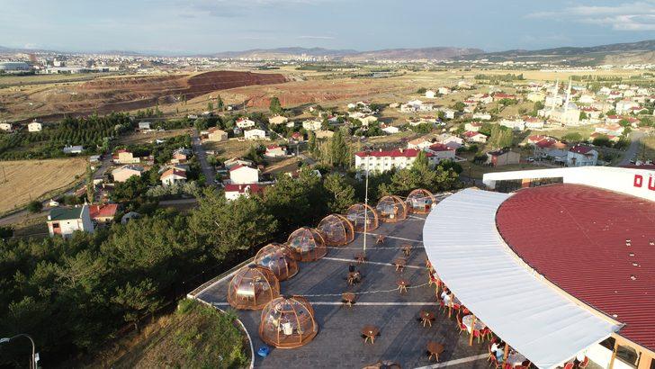 Soğuktan üşüyen müşterilerine polar vermek yerine fanusa sokuyor G2