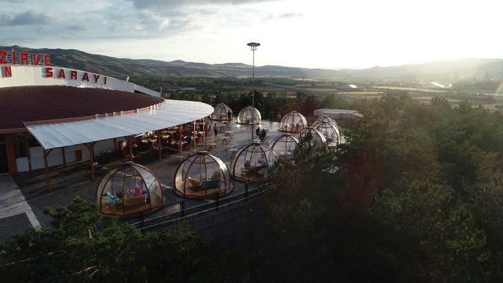 Soğuktan üşüyen müşterilerine polar vermek yerine fanusa sokuyor G3