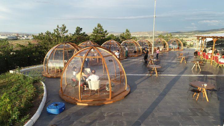 Soğuktan üşüyen müşterilerine polar vermek yerine fanusa sokuyor G5