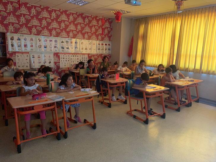 Çince Yaz Okulu öğrencileri sertifikalarını aldı