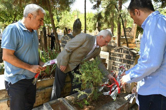 Ses Sanatçısı Abdullah Uyanık mezarı başında anıldı