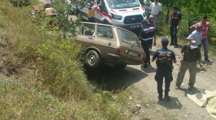 Frenleri boşalan otomobilin altında can verdi