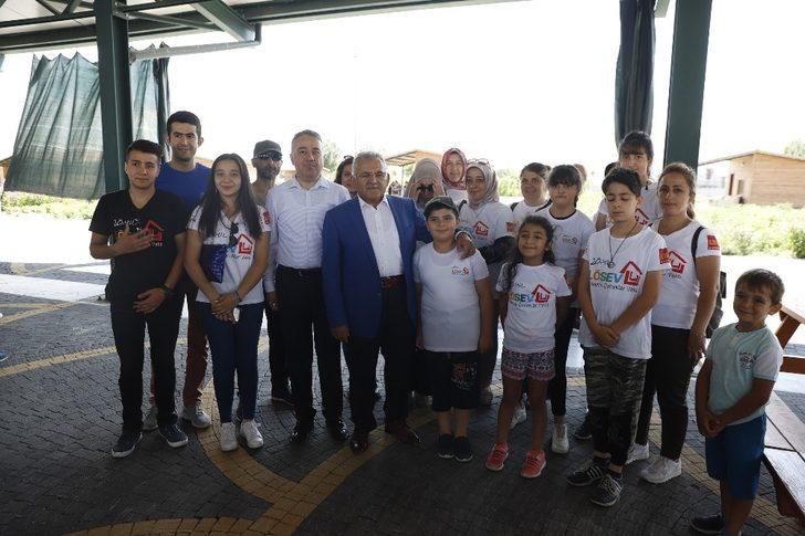 Başkan Büyükkılıç, Doğal Ürünler Bahçesi ve Pazarı’nı ziyaret etti G4