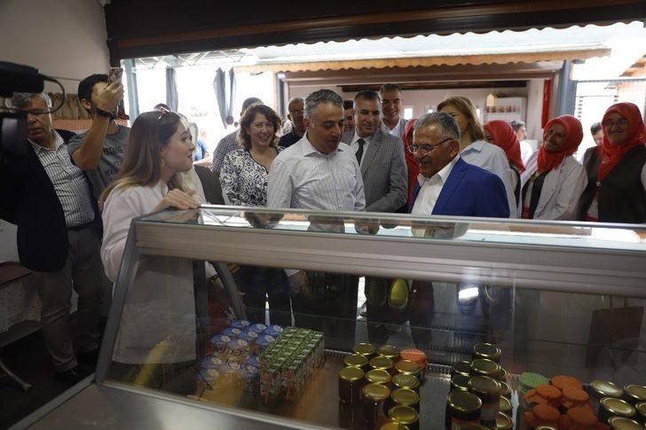 Başkan Büyükkılıç, Doğal Ürünler Bahçesi ve Pazarı’nı ziyaret etti G5