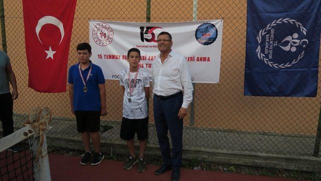 Foça’da 15 Temmuz kapsamında tenis turnuvası