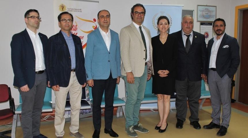 Plastik cerrahlar Van’da buluştu