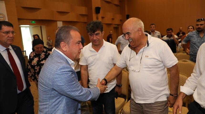 Başkan Muhittin Böcek, Esnaf Çalıştayı’nda sorun ve önerileri dinledi