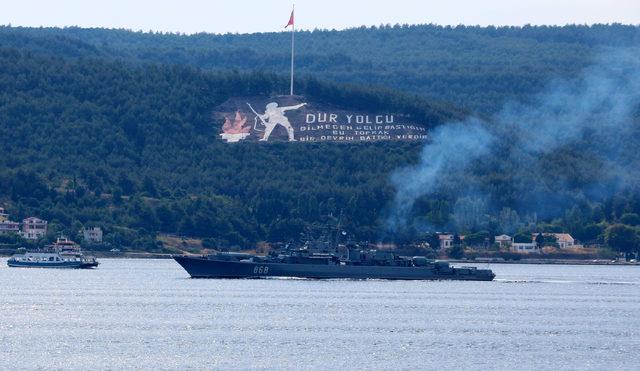 Rus savaş gemisi, Çanakkale Boğazı’ndan geçti