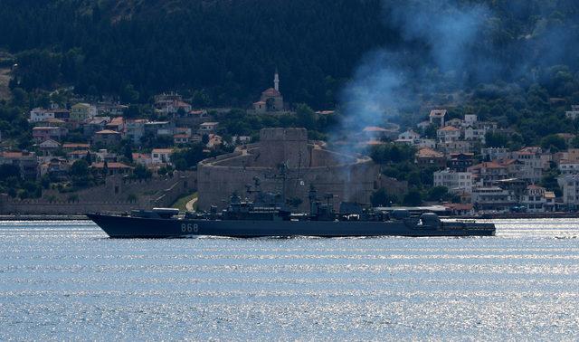 Rus savaş gemisi, Çanakkale Boğazı’ndan geçti