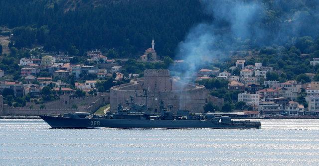 Rus savaş gemisi, Çanakkale Boğazı’ndan geçti