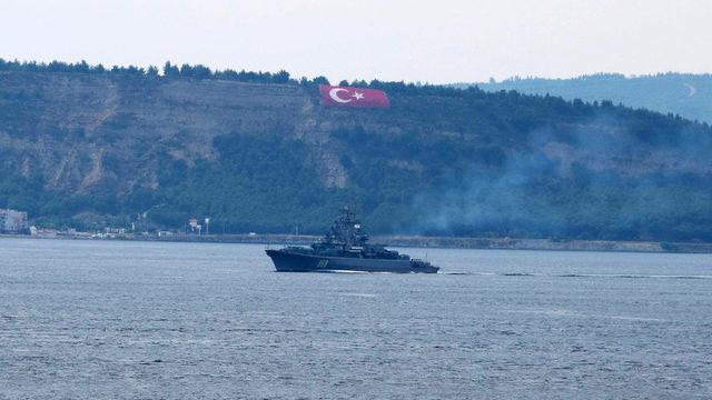 Rus savaş gemisi, Çanakkale Boğazı’ndan geçti