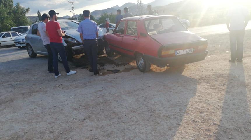 Askeri aracın da karıştığı zincirleme kazada 3'ü asker 8 kişi yaralandı