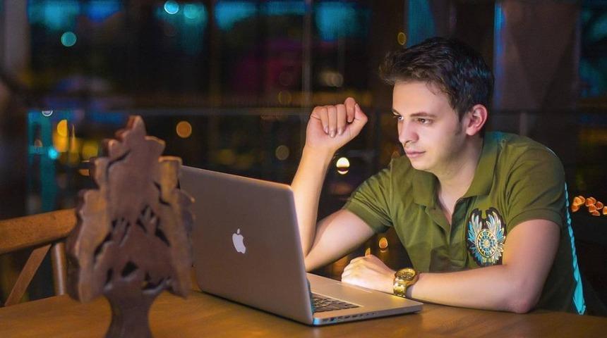 Gen&ccedil; girişimci Onur Şahan yerli ve milli sosyal ağ i&ccedil;in d&uuml;ğmeye bastı