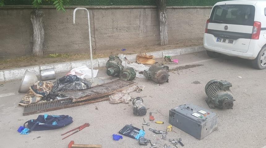 Jandarma, kiralık aracın GPS&rsquo;inden hırsızlığı ortaya &ccedil;ıkardı:2 g&ouml;zaltı