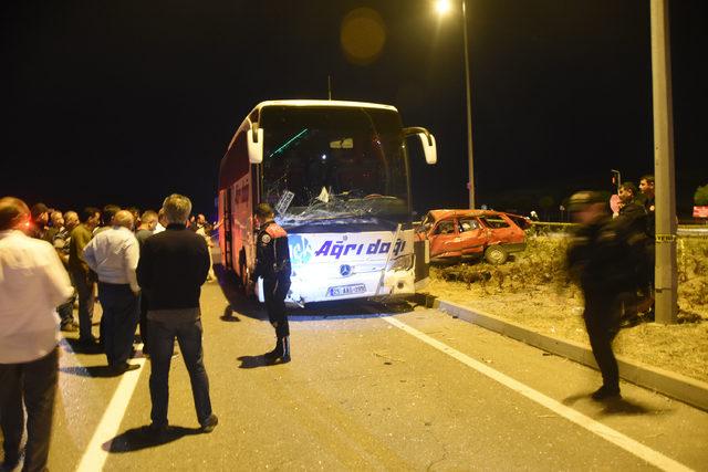 Sivas'ta yolcu otobüsü ile otomobil çarpıştı: 2 ölü, 2 yaralı