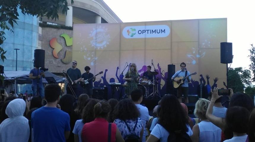 İzmir&rsquo;de Nil İpek r&uuml;zgarı