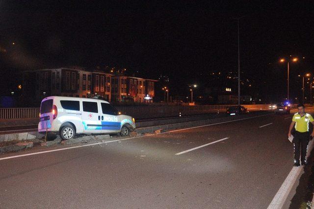 Alkollü sürücüyü kovalayan polis aracı kaza yaptı: 2’si polis, 3 kişi yaralandı
