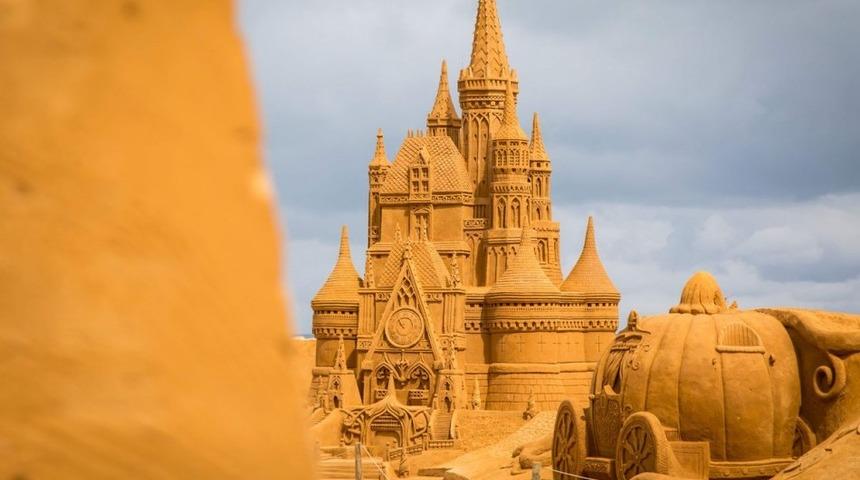 İnanılır gibi değil bu yapıların hepsi kumdan!