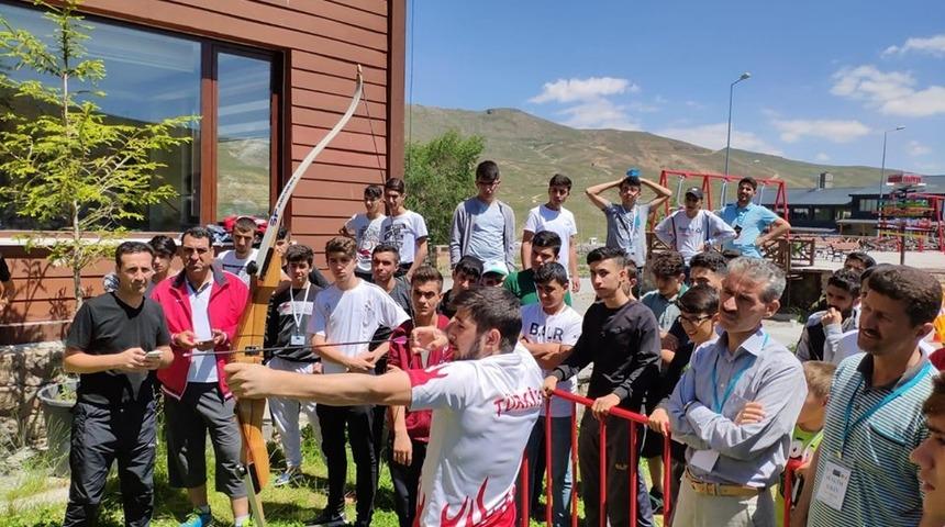 Erciyes gen&ccedil;leri ağırlamaya devam ediyor