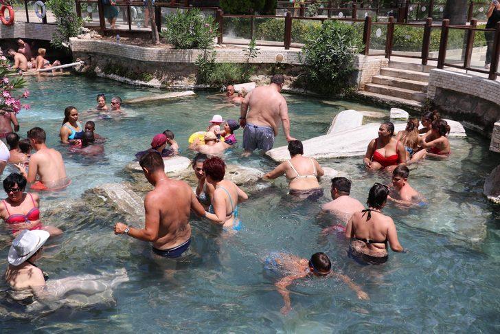 Pamukkale'deki antik havuza ziyaretçi akını G5