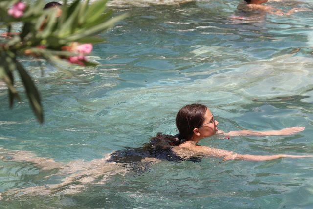 Pamukkale'deki antik havuza ziyaretçi akını