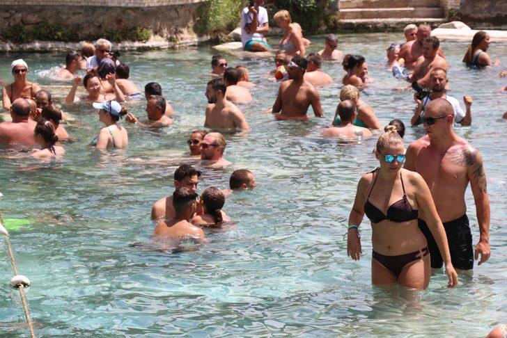 Pamukkale'deki antik havuza ziyaretçi akını G4