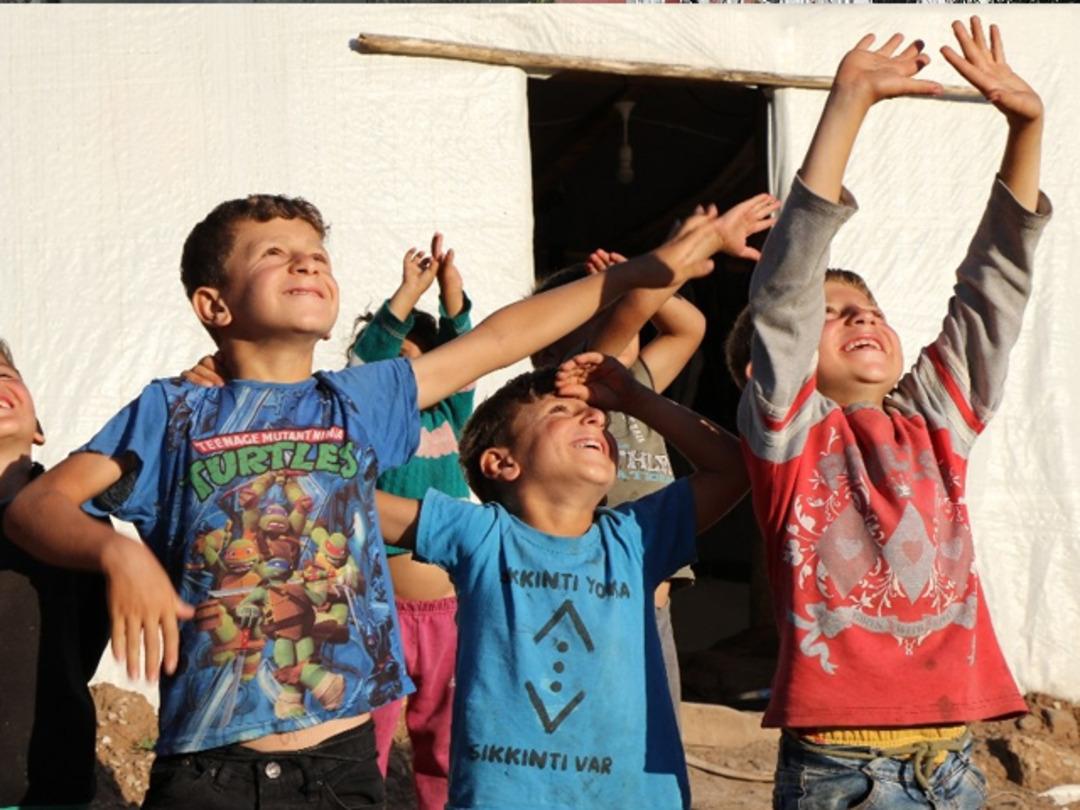 Erzincan'da ilk kez drone g&ouml;ren &ccedil;ocukların şaşkınlığı