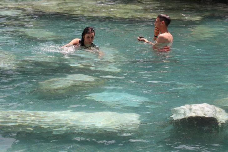 Pamukkale'deki antik havuza ziyaretçi akını G2