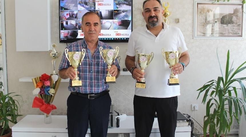 Şair Sırrı Hanım Ortaokulu hem eğitimde hem de sporda adından s&ouml;z ettirdi