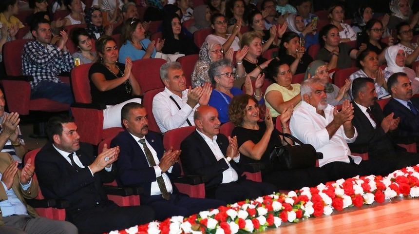 15 Temmuz i&ccedil;in g&ouml;n&uuml;lden g&ouml;n&uuml;le