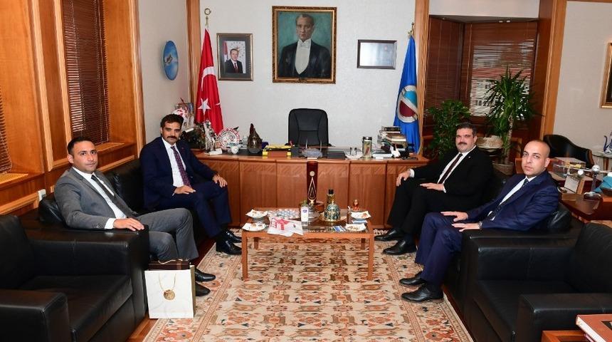 Ülkü Ocakları Genel Başkanı Ateş’ten Rektör Çomaklı’ya ziyaret