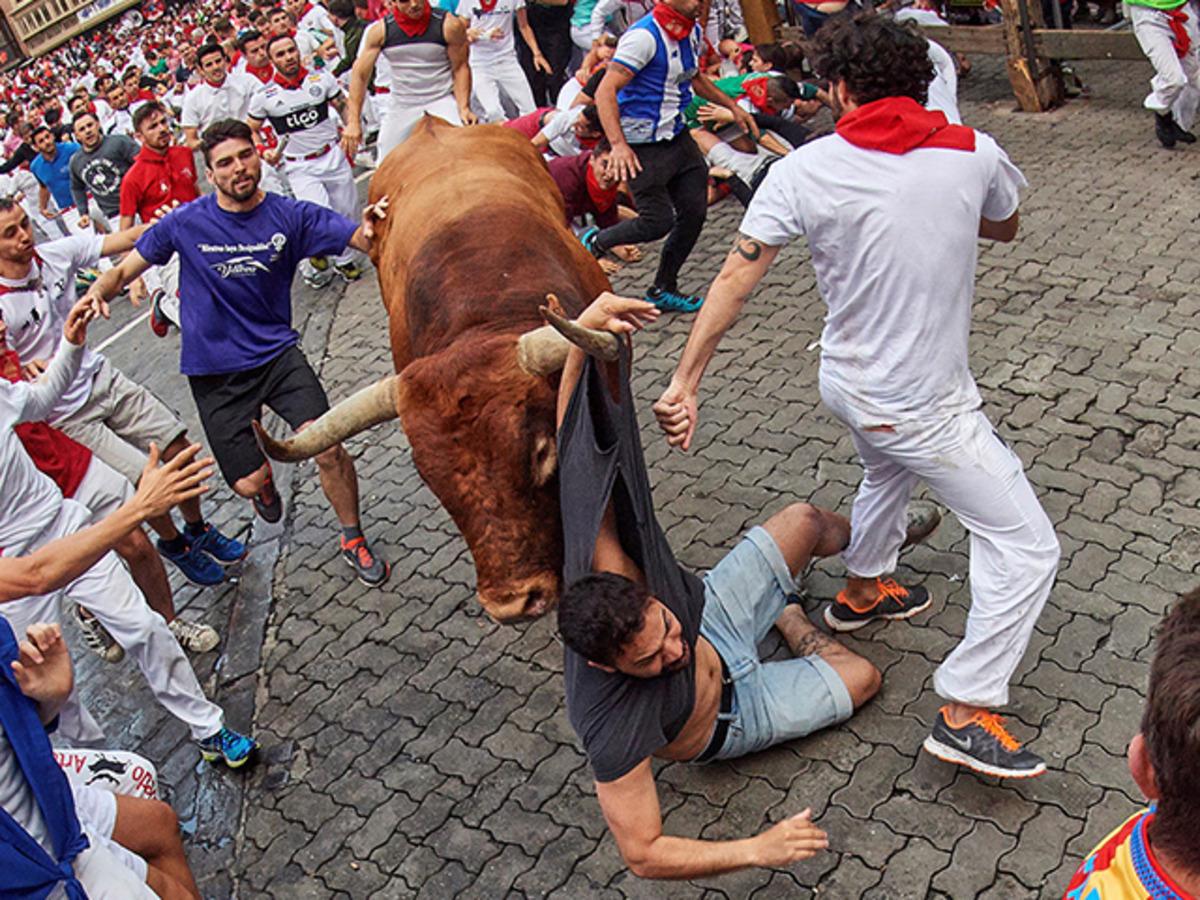 İspanya'daki San Fermin Festivali'nin son g&uuml;n&uuml;nde 8 kişi yaralandı