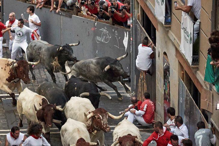 İspanya'daki San Fermin Festivali'nin son gününde 8 kişi yaralandı G5