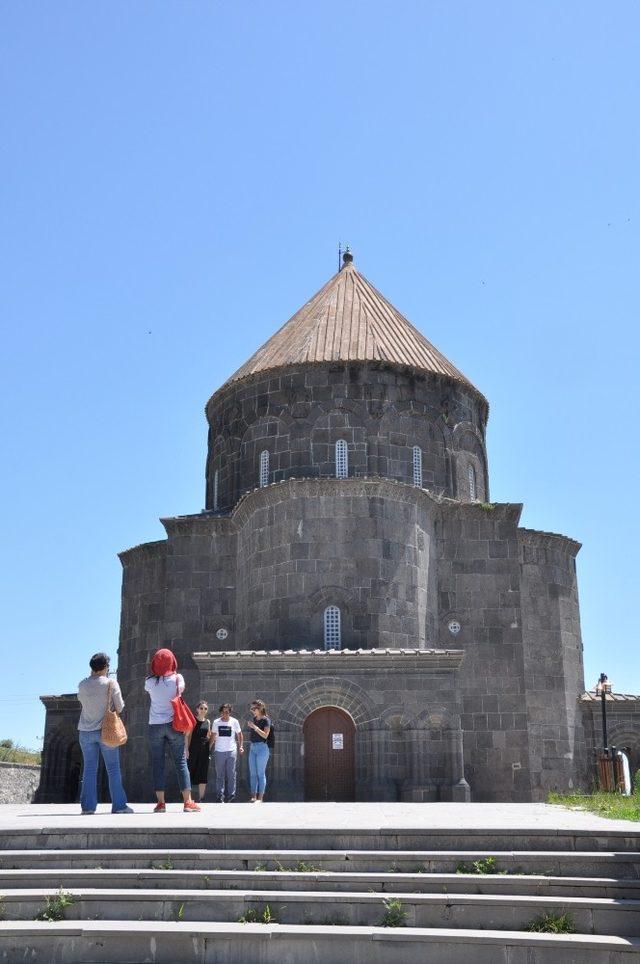 Kars Kümbet Cami yoğun ilgi görüyor