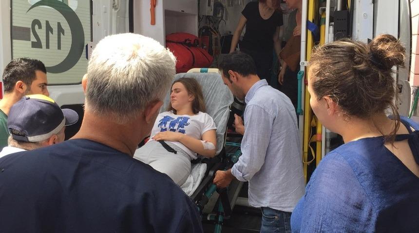 Otomobil şarampole devrildi