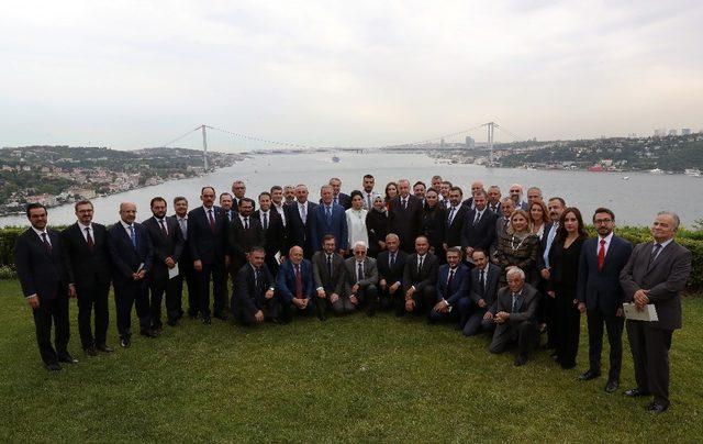 Cumhurbaşkanı Erdoğan, genel yayın yönetmenleriyle bir araya geldi