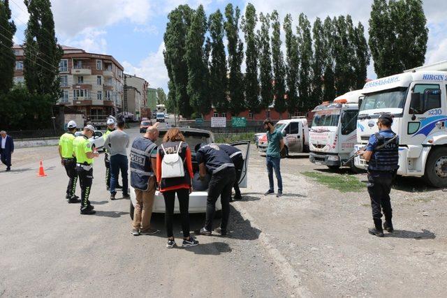 Kars&rsquo;ta uygulamada kılı&ccedil; ele ge&ccedil;irildi 3